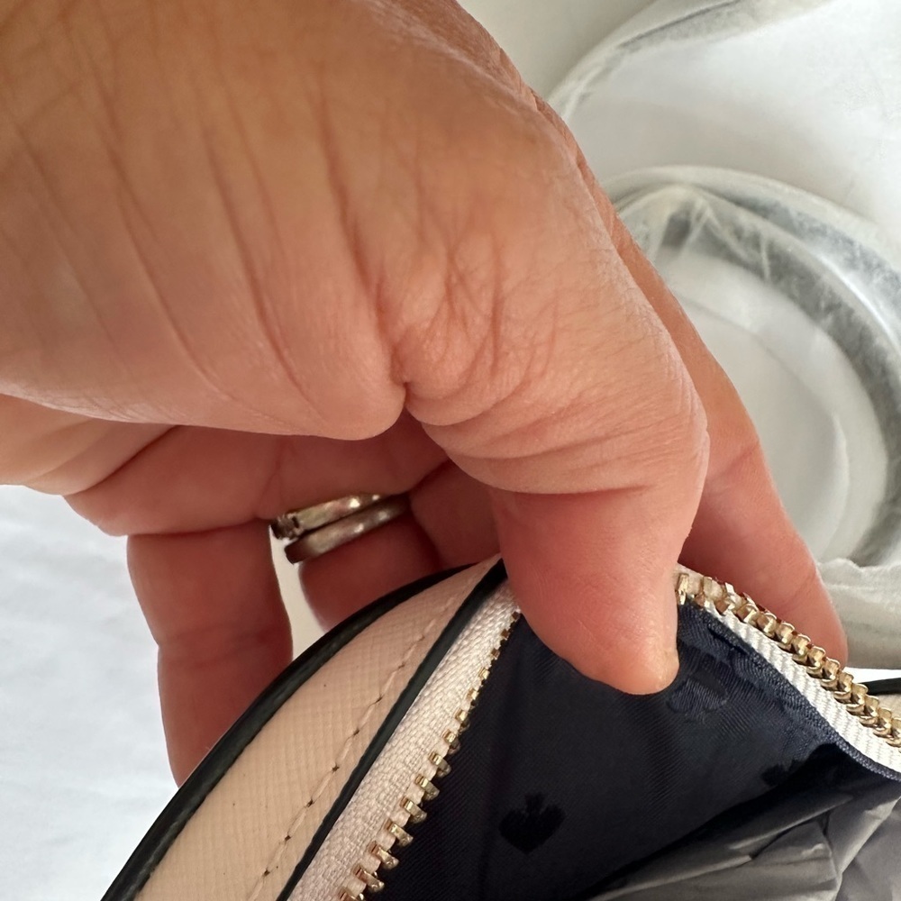 Kate SPADE HEART CROSSBODY PURSE - Picture 5 of 10